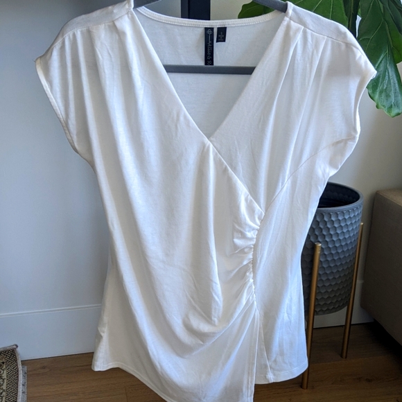 White blouse - Picture 1 of 3